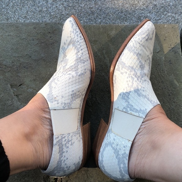 VIA SPIGA Snakeskin Print Bootie Slip On White 8.5 - Picture 6 of 11